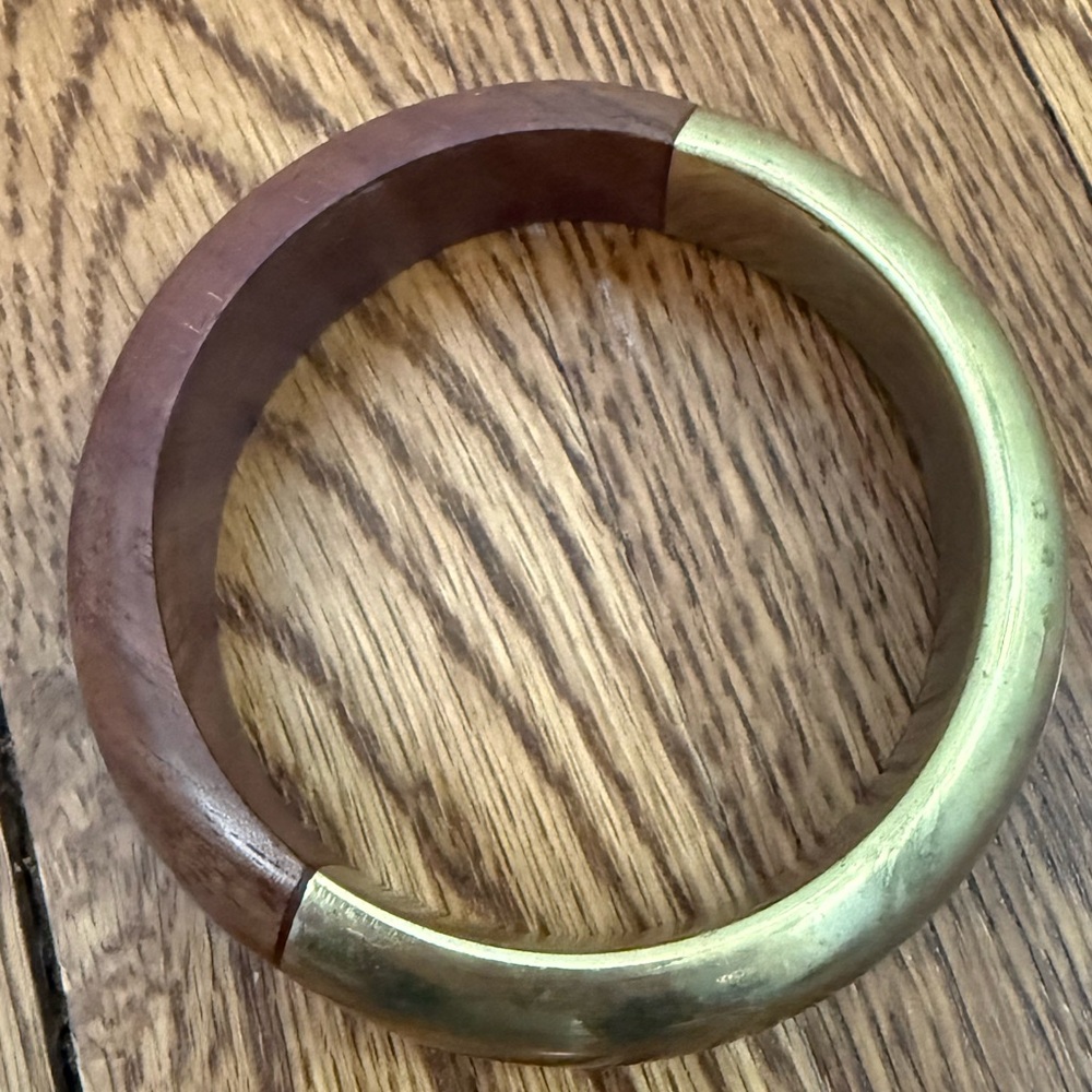 Elegant Gold and Brown Bracelet - Picture 2 of 5